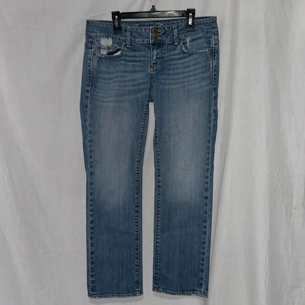 distressed American Eagle jeans size 6